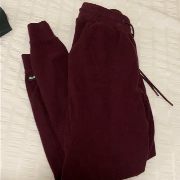 Alphalete Identity Joggers - Picture 3 of 4